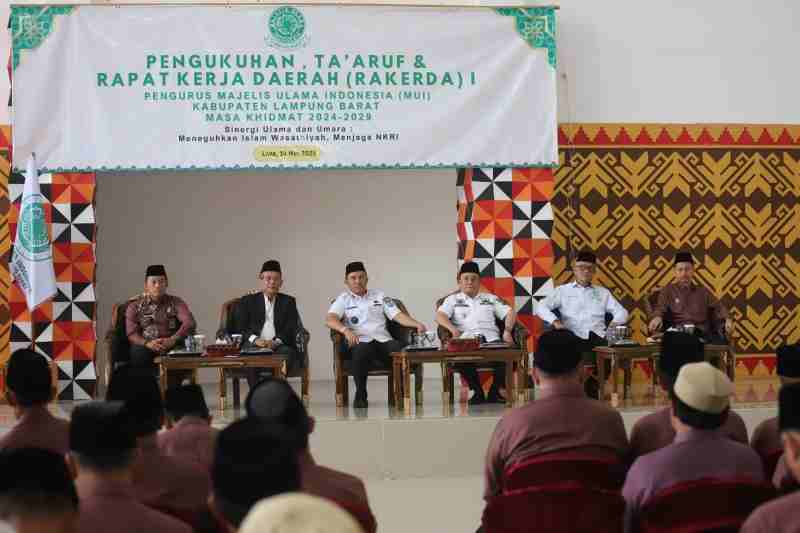 Bupati Parosil: MUI Harus Jadi Mitra Pemerintah dan Penjaga Kondusifitas Keagamaan Bupati Parosil: MUI Harus Jadi Mitra Pemerintah dan Penjaga Kondusifitas Keagamaan