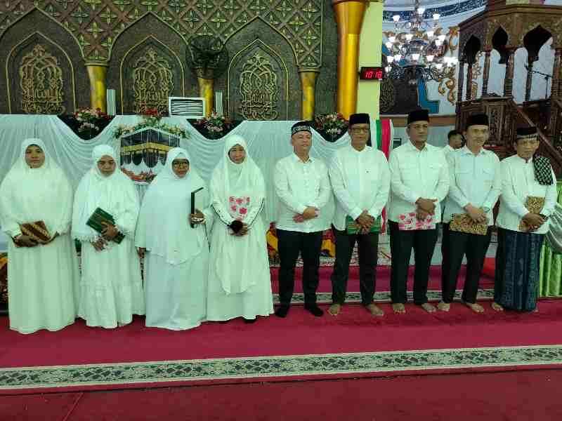 Bupati Aceh Utara Hadiri Peusijuek 423 Jamaah Calhaj Tahun 2025 Bupati Aceh Utara Hadiri Peusijuek 423 Jamaah Calhaj Tahun 2025