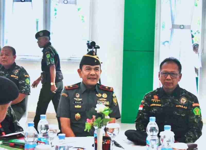 Danrem Berharap Para Pengurus DPD Hipakad Dapat Menjalankan Tugasnya Dengan Baik Danrem Berharap Para Pengurus DPD Hipakad Dapat Menjalankan Tugasnya Dengan Baik