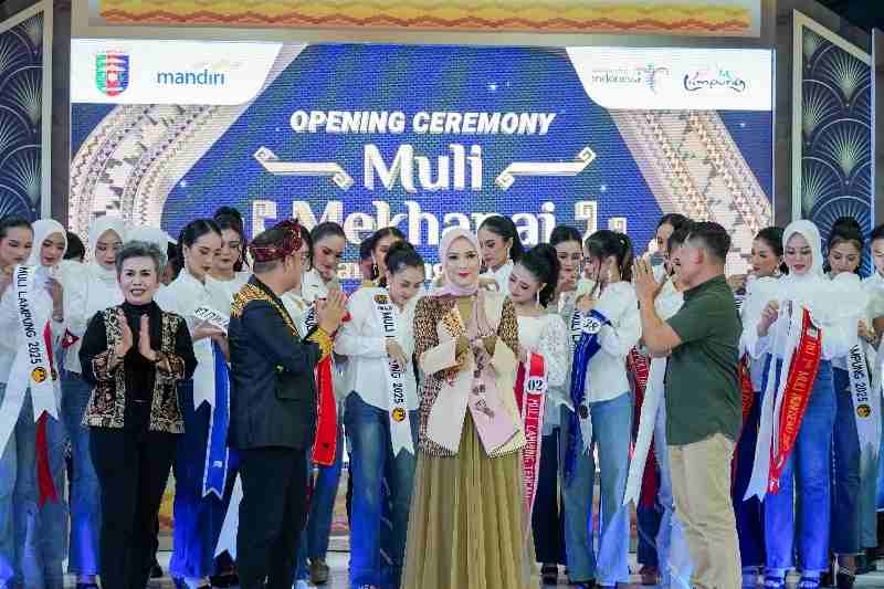 Ketua Dekranasda Wulan Mirza Buka Lampung Fashion Show 2025, Ajang Lahirnya Generasi Muda Kreatif Ketua Dekranasda Wulan Mirza Buka Lampung Fashion Show 2025, Ajang Lahirnya Generasi Muda Kreatif