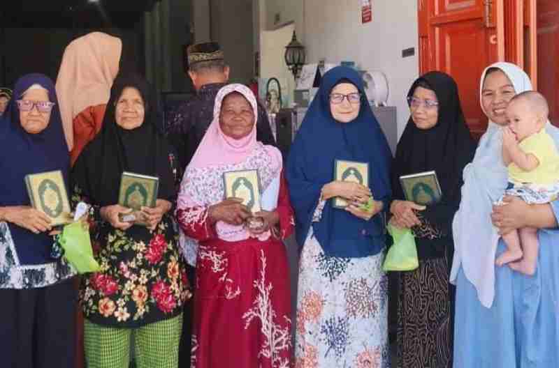 200 Lansia Terima Kacamata Gratis dari Klinik Prata Masa Hati 200 Lansia Terima Kacamata Gratis dari Klinik Prata Masa Hati