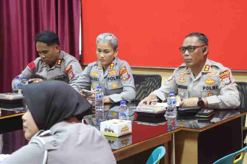 Kapolres Simalungun Ikuti Rapat Implementasi Pelayanan Polisi 110 Secara Daring Kapolres Simalungun Ikuti Rapat Implementasi Pelayanan Polisi 110 Secara Daring