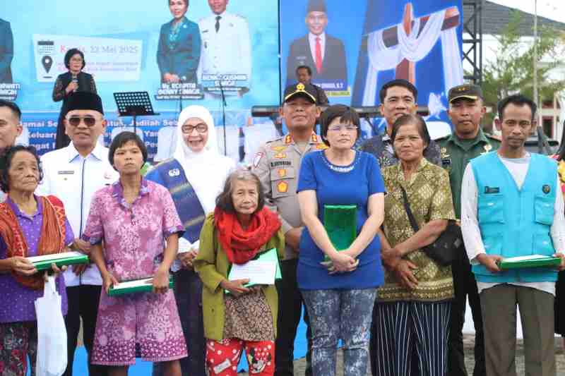 Kapolres Hadiri Perayaan Paskah Pemkab Simalungun Bersama Forkopimda dan Masyarakat Kapolres Hadiri Perayaan Paskah Pemkab Simalungun Bersama Forkopimda dan Masyarakat