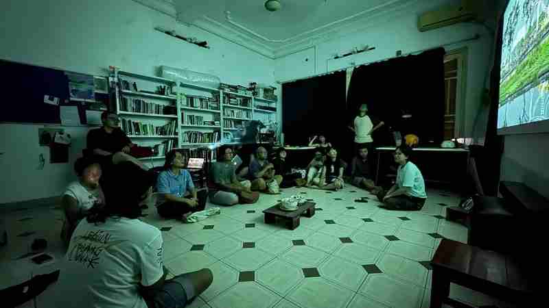 Kolektif Hysteria Semarang Mengepakan Sayap di Forum Internasional Putar Film “Legiun Tulang Lunak” di Hanoi Kolektif Hysteria Semarang Mengepakan Sayap di Forum Internasional Putar Film “Legiun Tulang Lunak” di Hanoi