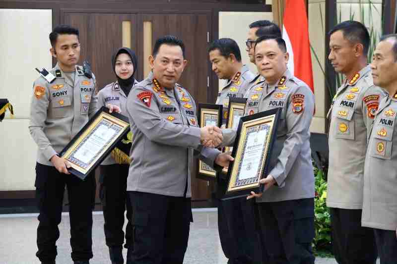 Kapolri Buka Rakernis Gabungan 4 Satker, Serahkan Penghargaan Kepada 13 Satker Peraih Nilai IKPA 100% Kapolri Buka Rakernis Gabungan 4 Satker, Serahkan Penghargaan Kepada 13 Satker Peraih Nilai IKPA 100%