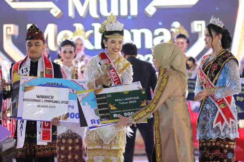 Marcheline Darmajaya Menang Muli Lampung 2025 — Ternyata Aktif di UKM, Host Konten, Masih Semester Dua! Marcheline Darmajaya Menang Muli Lampung 2025 — Ternyata Aktif di UKM, Host Konten, Masih Semester Dua!