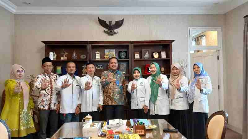 Silaturahmi ke Disdik Lampung, dr Zam: Kami Siap Memerangi Penyalahgunaan Narkoba di Lingkungan Sekolah Silaturahmi ke Disdik Lampung, dr Zam: Kami Siap Memerangi Penyalahgunaan Narkoba di Lingkungan Sekolah