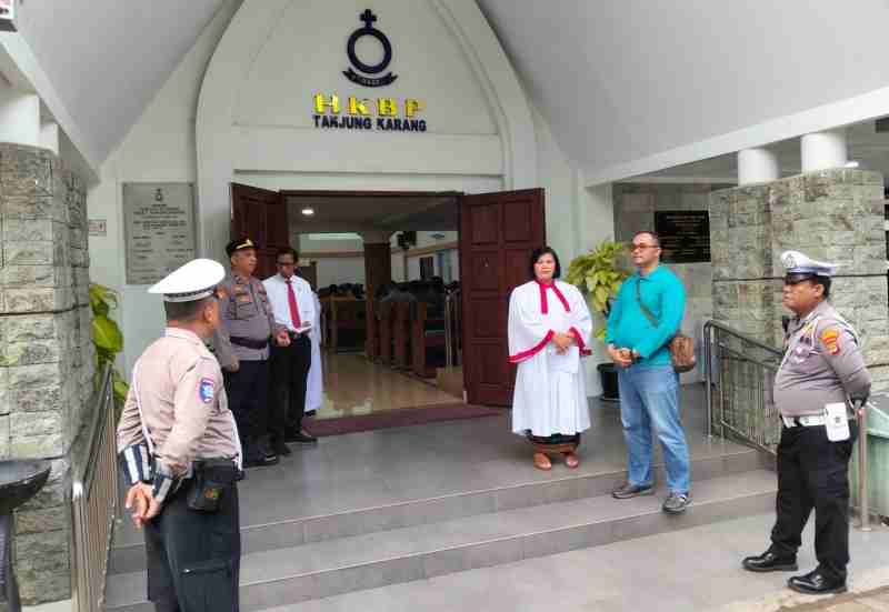 260 Polisi Diterjunkan Amankan Peringatan Kenaikan Isa Almasih di Bandar Lampung 260 Polisi Diterjunkan Amankan Peringatan Kenaikan Isa Almasih di Bandar Lampung