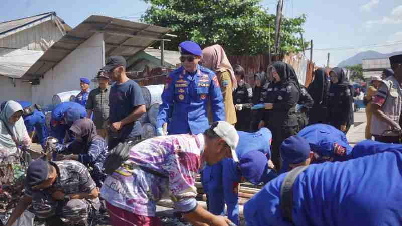 Patroli Laut dan Bersih Pantai, Ditpolairud Bersama Bid Humas Polda Lampung Ajak Warga Peduli Lingkungan Patroli Laut dan Bersih Pantai, Ditpolairud Bersama Bid Humas Polda Lampung Ajak Warga Peduli Lingkungan