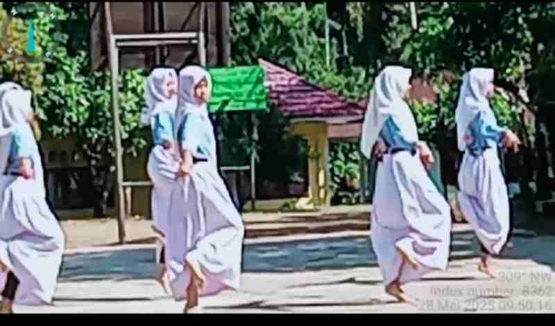 Pelepasan Siswa-Siswi SMPN 02 Kaur: Momen Sederhana yang Bikin Bahagia Pelepasan Siswa-Siswi SMPN 02 Kaur: Momen Sederhana yang Bikin Bahagia