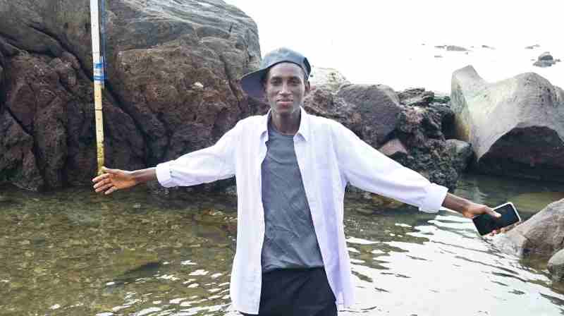 Mahasiswa Nigeria Darmajaya Ini Jatuh Cinta pada Pantai di Lampung: “Saya Merasa Sangat Bahagia Disini! Mahasiswa Nigeria Darmajaya Ini Jatuh Cinta pada Pantai di Lampung: “Saya Merasa Sangat Bahagia Disini!