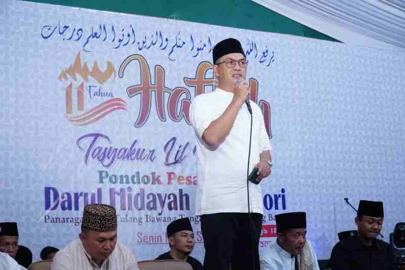 Bupati Novriwan Hadiri Haflah Akhirussanah dan Wisuda Santri Ponpes Darul Hidayah Al-Anshori Bupati Novriwan Hadiri Haflah Akhirussanah dan Wisuda Santri Ponpes Darul Hidayah Al-Anshori
