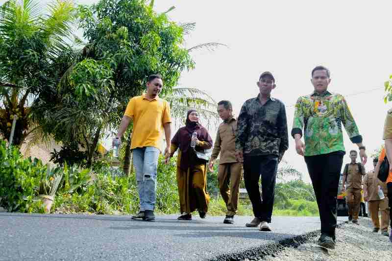 Jalan Rusak 17 Tahun Akhirnya Diperbaiki, Warga Melati 2 Ucapkan Terima Kasih Pemkab Sergai Jalan Rusak 17 Tahun Akhirnya Diperbaiki, Warga Melati 2 Ucapkan Terima Kasih Pemkab Sergai