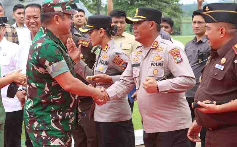 Kapolres Simalungun Sambut Kunker Kepala Staf TNI AD Dalam Upaya Penguatan Sinergi TNI-POLRI Kapolres Simalungun Sambut Kunker Kepala Staf TNI AD Dalam Upaya Penguatan Sinergi TNI-POLRI