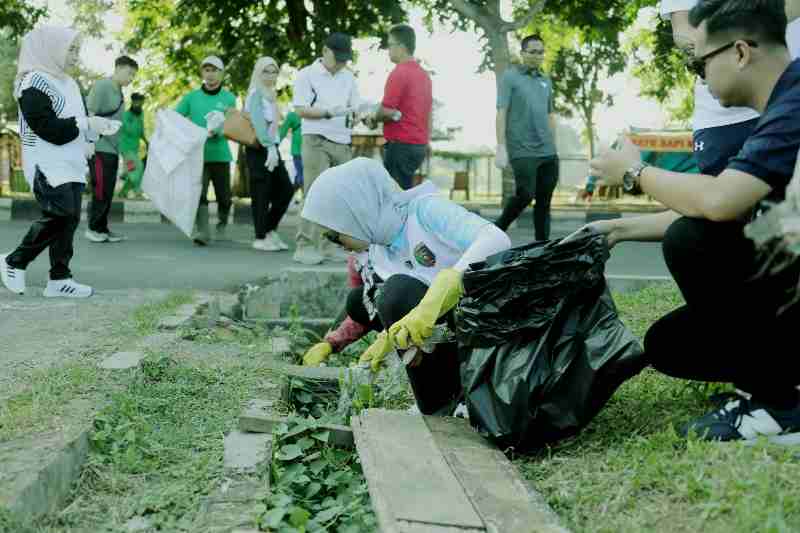 Peringati World Environment Day 2025, Pemprov Lampung Lakukan Aksi Bersih Sampah Plastik Peringati World Environment Day 2025, Pemprov Lampung Lakukan Aksi Bersih Sampah Plastik