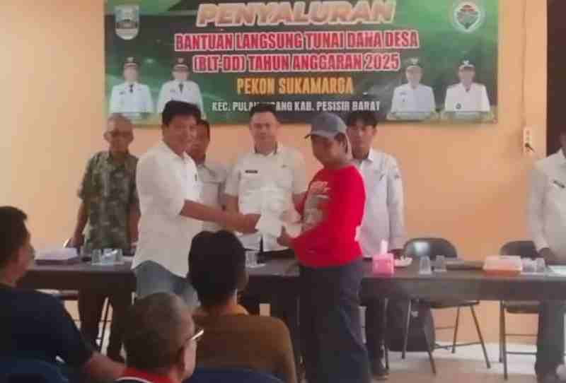 Pekon Sukamarga Bagikan BLT-DD Ke 10 KPM Pekon Sukamarga Bagikan BLT-DD Ke 10 KPM