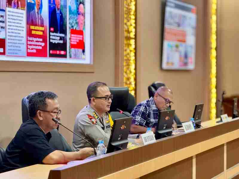 Polda Lampung Gelar Operasi Tuhuk Krakatau 2025: Amankan 302 Peselancar dari 17 Negara Polda Lampung Gelar Operasi Tuhuk Krakatau 2025: Amankan 302 Peselancar dari 17 Negara