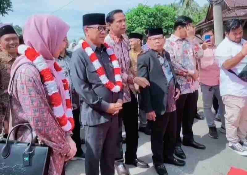 Menteri Desa Yandri Susanto Disambut Meriah di Kampung Halaman Menteri Desa Yandri Susanto Disambut Meriah di Kampung Halaman