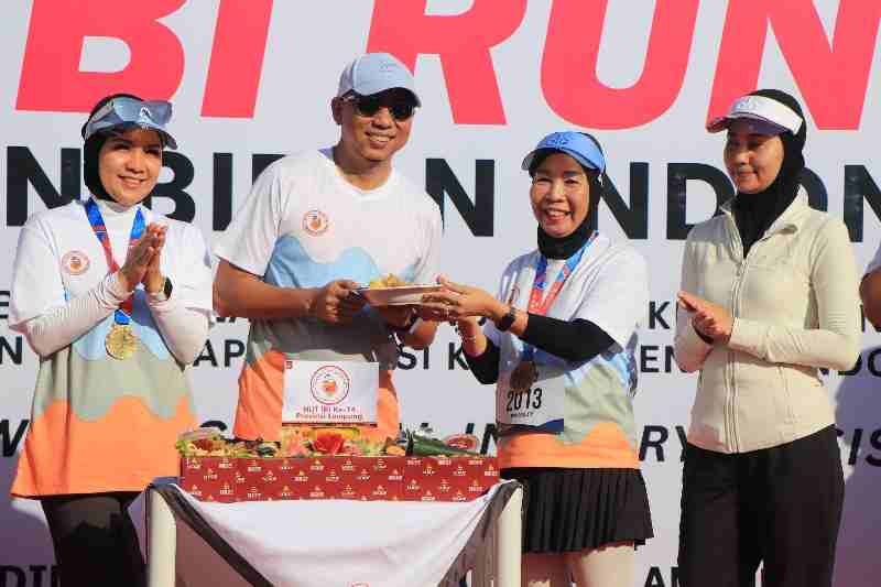 Perkuat Komitmen Kesehatan, Pemprov Lampung Rayakan Hari Bidan Internasional Melalui Kegiatan Fun Run Perkuat Komitmen Kesehatan, Pemprov Lampung Rayakan Hari Bidan Internasional Melalui Kegiatan Fun Run