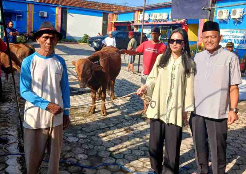 Senator Almira: Berkurban Menumbuhkan Rasa Syukur dan Ikhlas Senator Almira: Berkurban Menumbuhkan Rasa Syukur dan Ikhlas