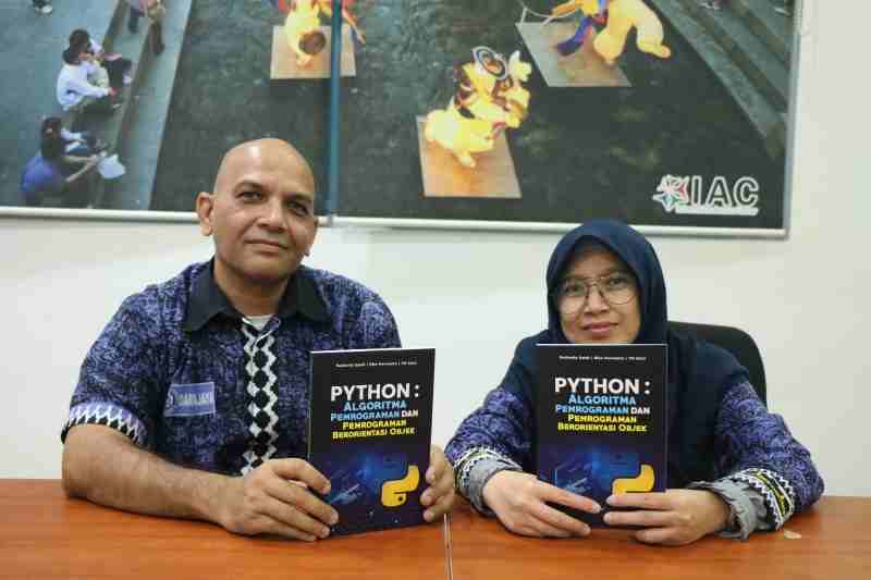 Sulit Ngerti Python? Tiga Dosen Ini Bikin Buku Ajar yang Bikin Mahasiswa Langsung Paham! Sulit Ngerti Python? Tiga Dosen Ini Bikin Buku Ajar yang Bikin Mahasiswa Langsung Paham!