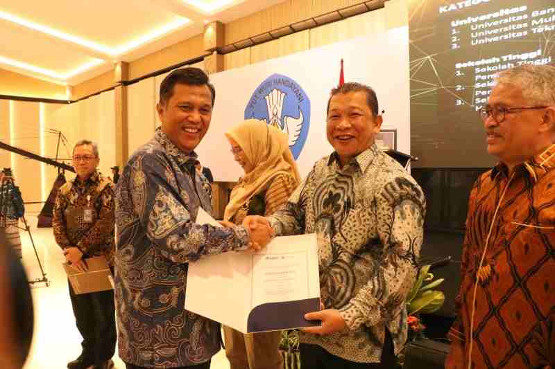 Banjir Prestasi! IIB Darmajaya Sabet 3 Penghargaan Bergengsi LLDikti Wilayah II Tahun 2025! Banjir Prestasi! IIB Darmajaya Sabet 3 Penghargaan Bergengsi LLDikti Wilayah II Tahun 2025!