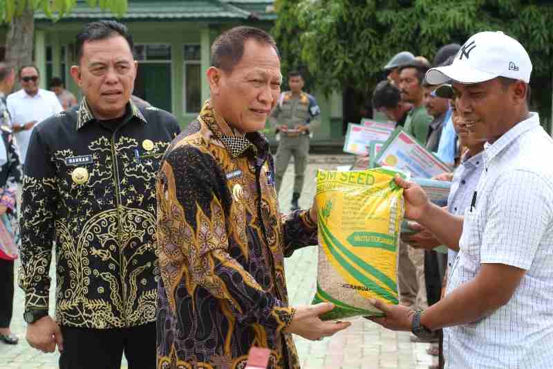 Dandim 0426 TB, Hadiri Penyerahan Alsintan dan Benih Padi dari Kementan RI Dandim 0426 TB, Hadiri Penyerahan Alsintan dan Benih Padi dari Kementan RI