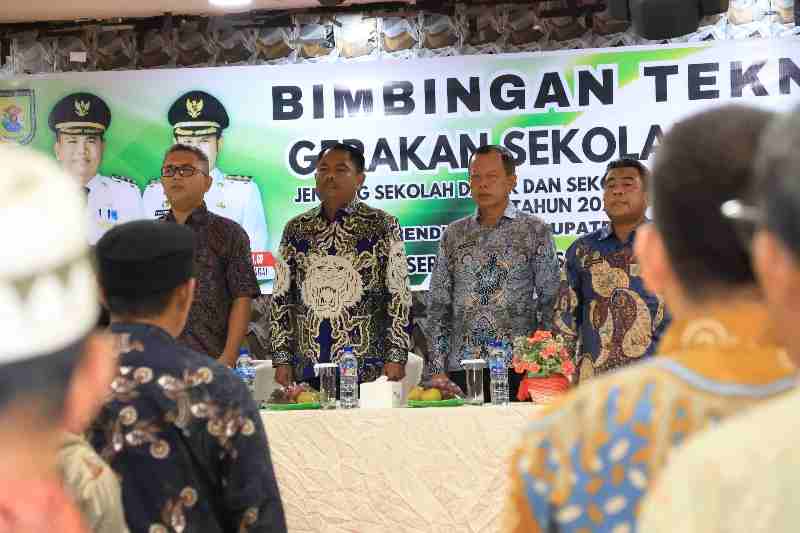 Bupati Sergai Tegaskan Guru Harus Miliki Kepedulian Tinggi terhadap Kebersihan Sekolah Bupati Sergai Tegaskan Guru Harus Miliki Kepedulian Tinggi terhadap Kebersihan Sekolah