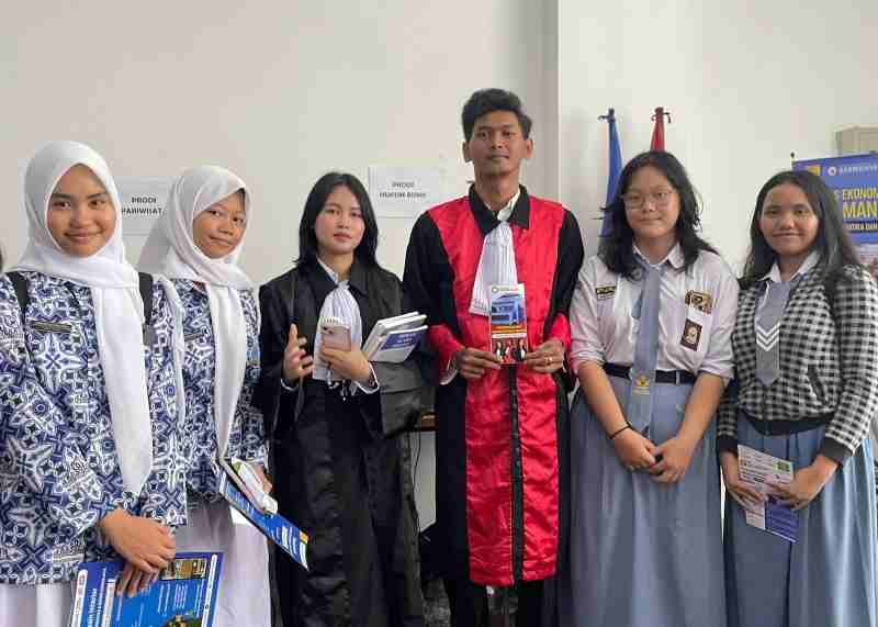 Primadona Baru di Pameran Darmajaya: Hukum Bisnis Curi Perhatian Pelajar Primadona Baru di Pameran Darmajaya: Hukum Bisnis Curi Perhatian Pelajar