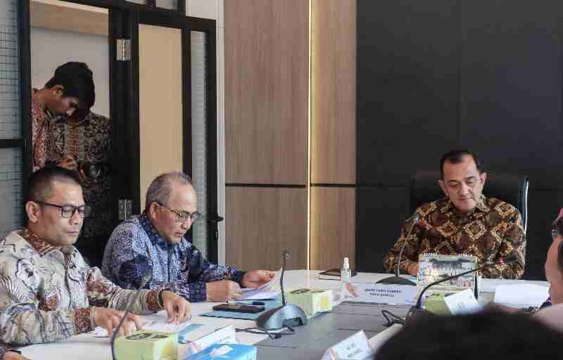 Sekda Muba Apriyadi Hadiri Audiensi Ketua Forsesdasi Komwil Sumsel Sekda Muba Apriyadi Hadiri Audiensi Ketua Forsesdasi Komwil Sumsel