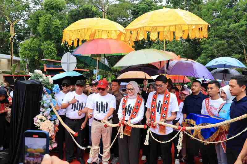 Resmikan Pasar Tematik, Parosil Minta Dukungan Infrastruktur Kepada Pemerintah Provinsi Resmikan Pasar Tematik, Parosil Minta Dukungan Infrastruktur Kepada Pemerintah Provinsi