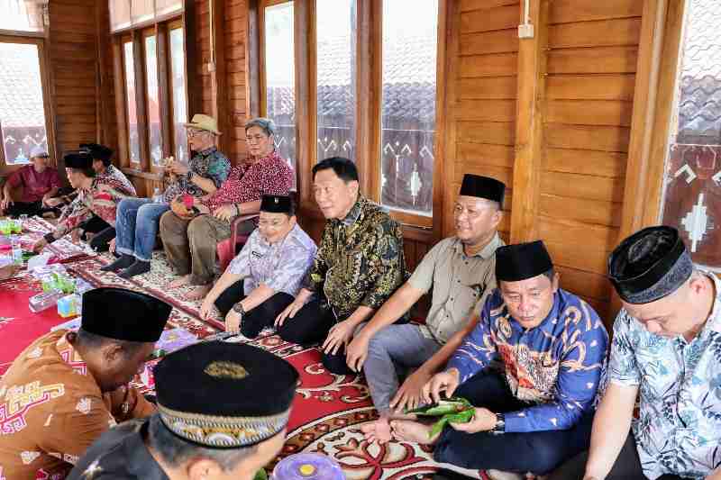 Wabup Pesibar Hadiri Anjau Silau Keluarga Kartadilaga dan Peresmian Masjid Jami’ At-Tanwir Wabup Pesibar Hadiri Anjau Silau Keluarga Kartadilaga dan Peresmian Masjid Jami’ At-Tanwir