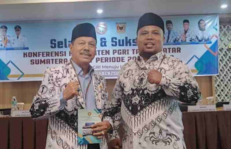 Edial Yuspita Ketua PGRI Tanah Datar Siap Perjuangkan Hak Guru Edial Yuspita Ketua PGRI Tanah Datar Siap Perjuangkan Hak Guru