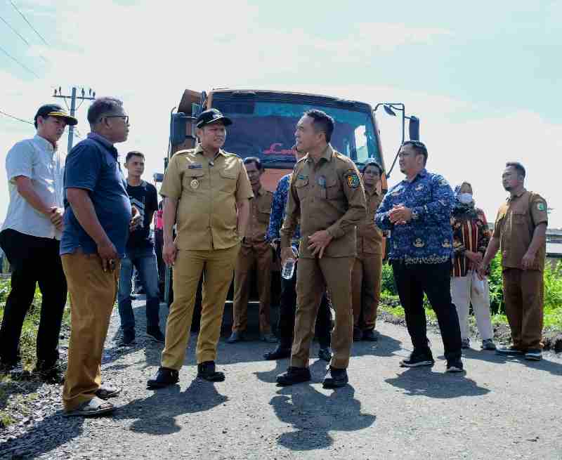 Wakil Bupati Adlin Tambunan Pastikan Kualitas Jalan Demi Pembangunan Berkelanjutan Wakil Bupati Adlin Tambunan Pastikan Kualitas Jalan Demi Pembangunan Berkelanjutan