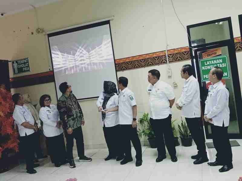 Bupati Riyanto Launching Aplikasi SEWUATI Versi.02 Bupati Riyanto Launching Aplikasi SEWUATI Versi.02