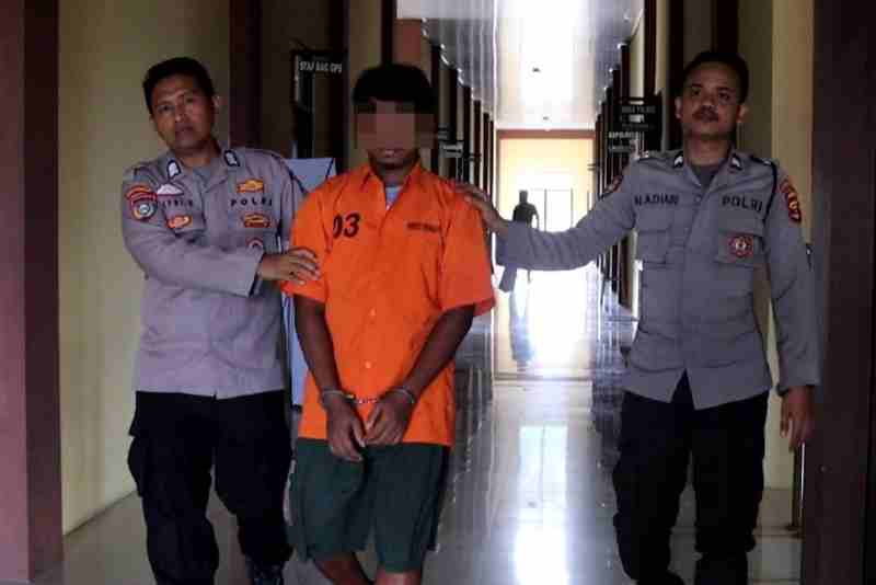 Pria di Pringsewu Ditangkap Polisi, Usai Video Asusilanya Beredar Disekolah Korban Pria di Pringsewu Ditangkap Polisi, Usai Video Asusilanya Beredar Disekolah Korban