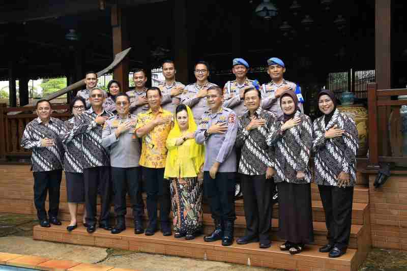 Anjangsana HUT Bhayangkara ke-79, Tim Polri Sambangi Kediaman Jenderal (Purn) Sutarman Anjangsana HUT Bhayangkara ke-79, Tim Polri Sambangi Kediaman Jenderal (Purn) Sutarman