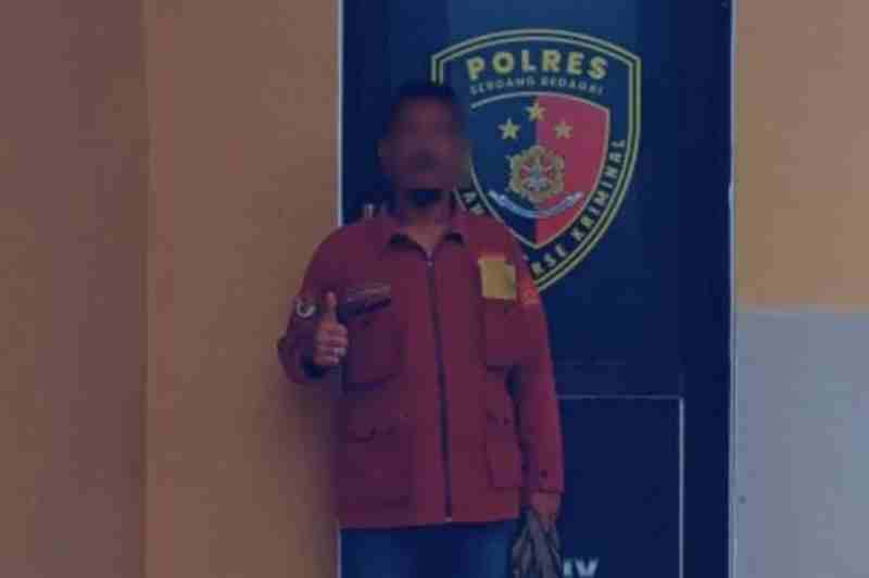 Pria Serbajadi Dilaporkan UU ITE Usai Hina Bupati dan Kapolres Sergai Pria Serbajadi Dilaporkan UU ITE Usai Hina Bupati dan Kapolres Sergai