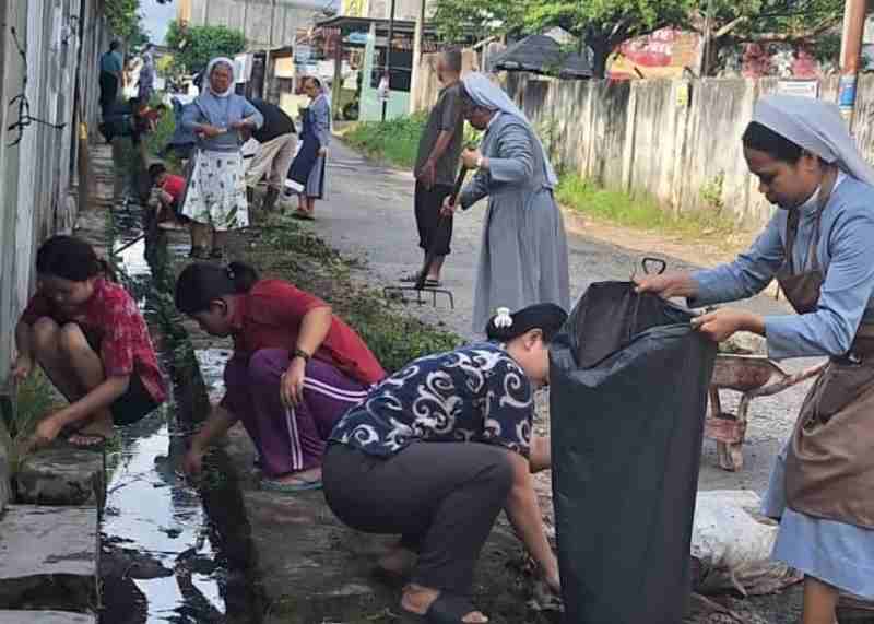 Para Suster FSGM Komunitas Pringsewu Peringati Hari Lingkungan Hidup Sedunia Para Suster FSGM Komunitas Pringsewu Peringati Hari Lingkungan Hidup Sedunia