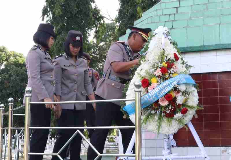 Polres Simalungun Gelar Ziarah dan Tabur Bunga di TMP Nagur Jelang Hari Bhayangkara ke-79 Polres Simalungun Gelar Ziarah dan Tabur Bunga di TMP Nagur Jelang Hari Bhayangkara ke-79