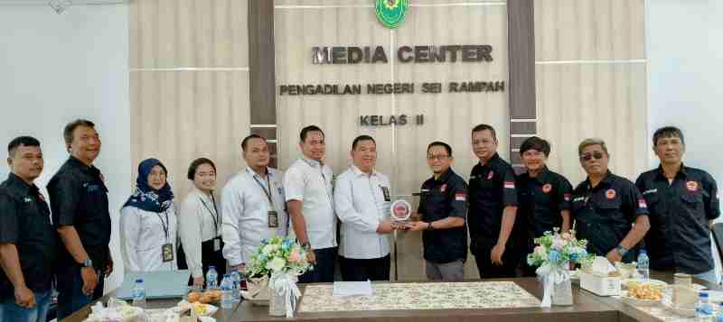 Ketua PN Sei Rampah: Media Pilar Demokrasi Penopang Penegakan Hukum Ketua PN Sei Rampah: Media Pilar Demokrasi Penopang Penegakan Hukum