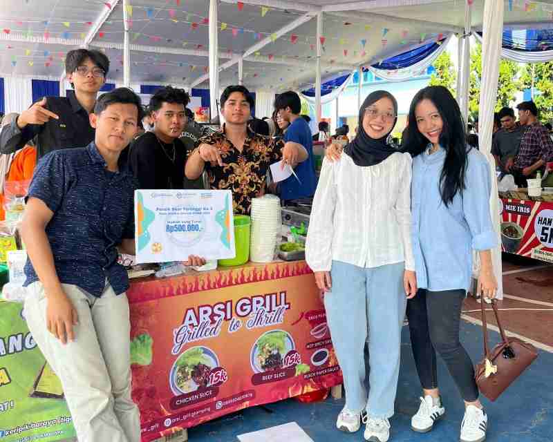 Mahasiswa Ini Ubah Daging Panggang Jadi Cuan! Arsi Grill Optimis Tembus P2MW Nasional! Mahasiswa Ini Ubah Daging Panggang Jadi Cuan! Arsi Grill Optimis Tembus P2MW Nasional!