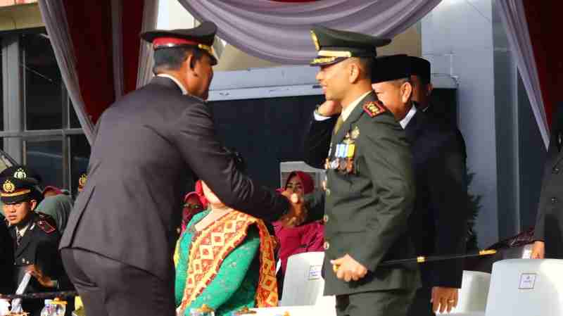 Dandim 0410/KBL Hadiri Upacara Hari Bhayangkara ke-79 Polresta Bandarlampung Dandim 0410/KBL Hadiri Upacara Hari Bhayangkara ke-79 Polresta Bandarlampung