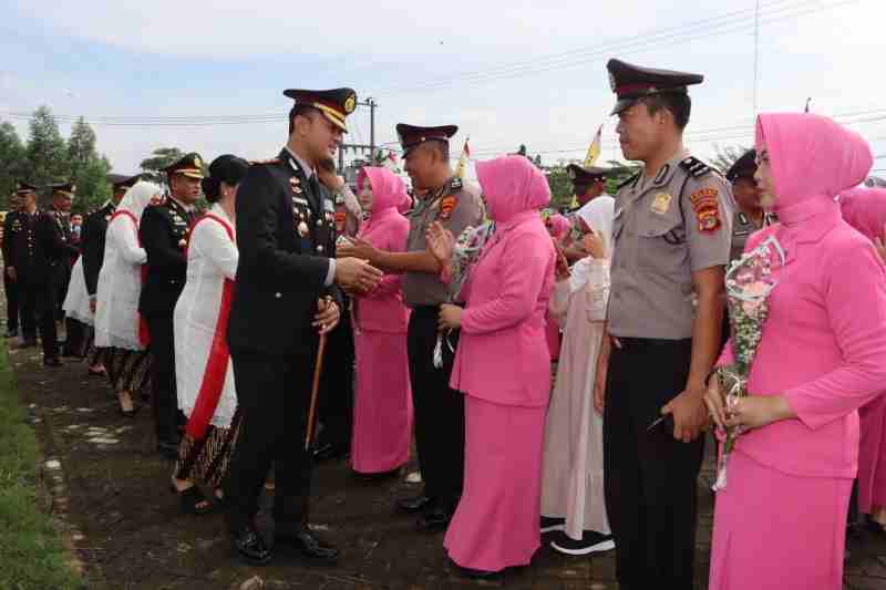 Kado Spesial Hari Bhayangkara ke-79, 42 Personel Polres Pringsewu Naik Pangkat Kado Spesial Hari Bhayangkara ke-79, 42 Personel Polres Pringsewu Naik Pangkat