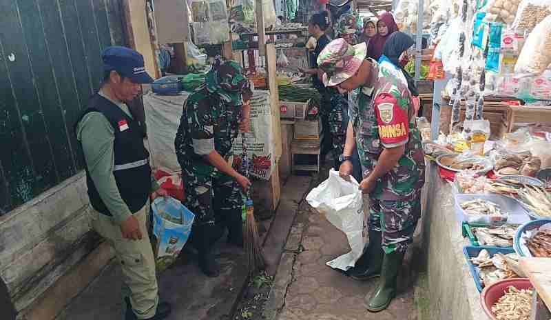 Ciptakan Lingkungan Bersih, Kodim 0410 Adakan Kamis Bersih di Pasar Way Halim Ciptakan Lingkungan Bersih, Kodim 0410 Adakan Kamis Bersih di Pasar Way Halim