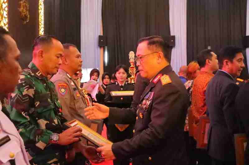 Polda Lampung Gelar Syukuran HUT Bhayangkara ke-79, Pekon Lugusari Raih Penghargaan Lomba Tiga Pilar Polda Lampung Gelar Syukuran HUT Bhayangkara ke-79, Pekon Lugusari Raih Penghargaan Lomba Tiga Pilar