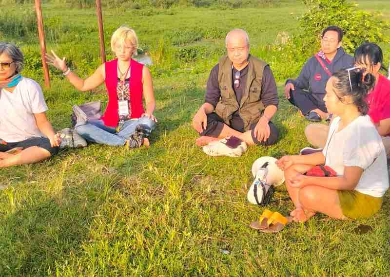 Menyentuh Kesadaran, Membuka Kemungkinan: Sebuah Kelas yang Mengajak Pulang ke Diri Menyentuh Kesadaran, Membuka Kemungkinan: Sebuah Kelas yang Mengajak Pulang ke Diri