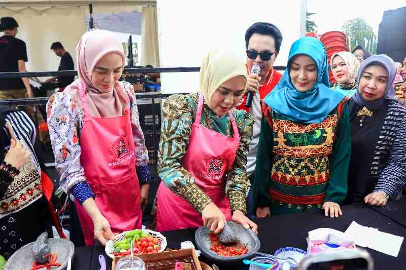 K-Fest 2025 Angkat Kuliner Tradisional, Ketua TP PKK Dorong Inovasi Sambel Seruit K-Fest 2025 Angkat Kuliner Tradisional, Ketua TP PKK Dorong Inovasi Sambel Seruit