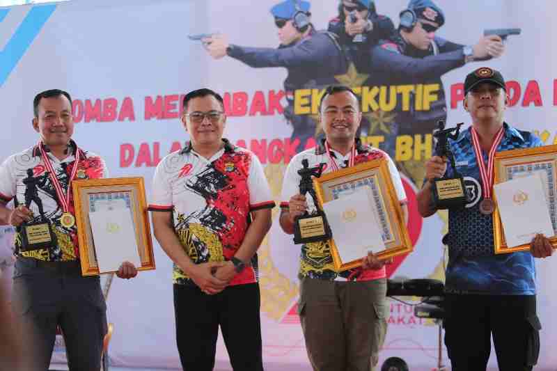 Danbrigif 4 Marinir/BS Raih Juara Dalam Lomba Menembak Eksekutif Bhayangkara Polda Lampung Danbrigif 4 Marinir/BS Raih Juara Dalam Lomba Menembak Eksekutif Bhayangkara Polda Lampung