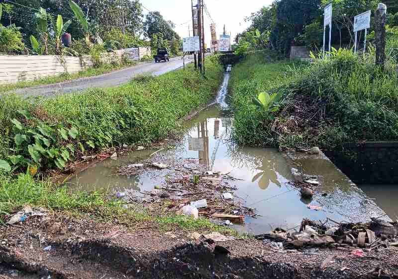 Irigasi Pleret Penuh Sampah Satker Terkait Dihimbau Lakukan Patroli Drainase Irigasi Pleret Penuh Sampah Satker Terkait Dihimbau Lakukan Patroli Drainase